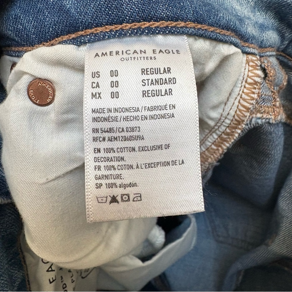 American Eagle High Waisted Medium Wash Baggy Straight Leg Jeans - Picture 7 of 7